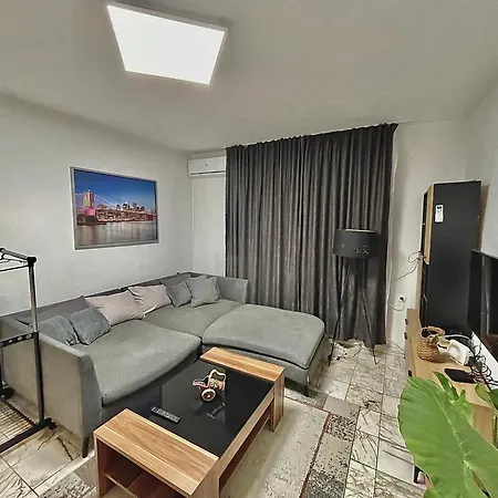 Апартаменты 2 Bedroom With Garage Сандански