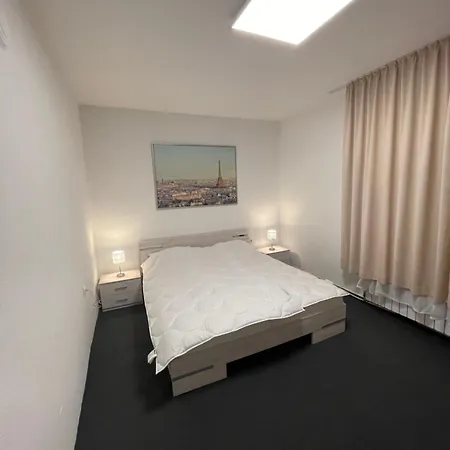 Apartment 2 Bedroom With Garage *