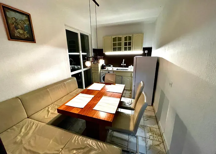 2 Bedroom With Garage