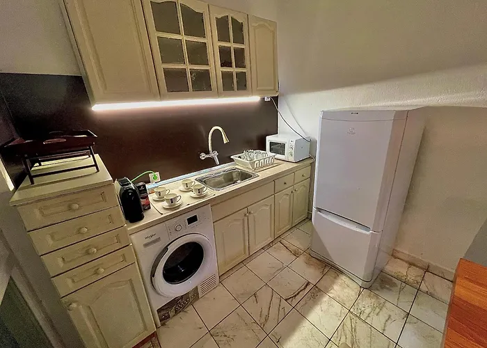 2 Bedroom With Garage *